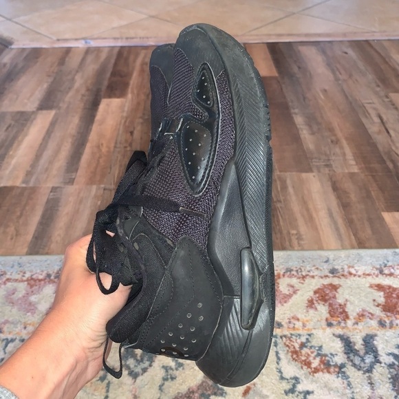 JORDAN AIR CADENCE 'TRIPLE BLACK Boys Lace Up Sneakers Size 4.5 - Picture 1 of 8